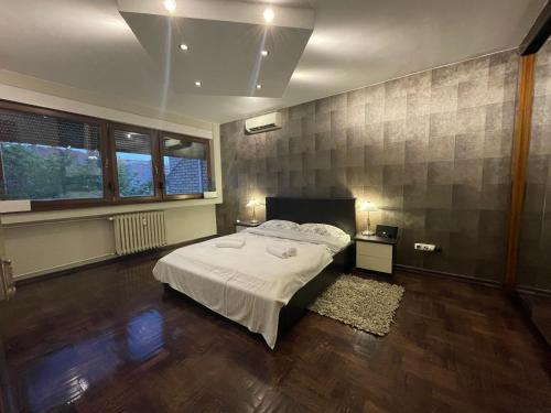 Postel nebo postele na pokoji v ubytování Riverside Luxury Apartment