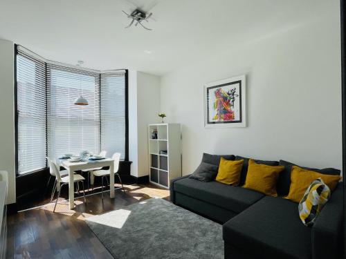 Χώρος καθιστικού στο Cube Apartments