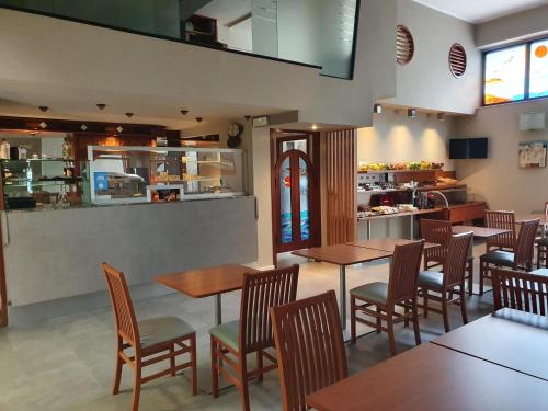 A restaurant or other place to eat at Il Gabbiano