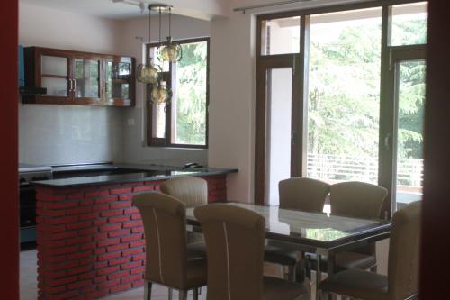 Kuchyň nebo kuchyňský kout v ubytování Junglaat Stays & Experiences