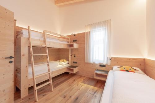Postel nebo postele na pokoji v ubytování Hoferhof Apt A