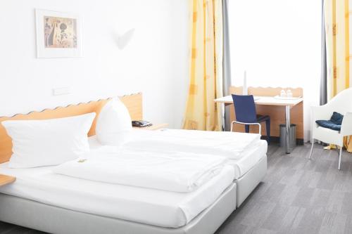 Postel nebo postele na pokoji v ubytování Hotel Ambiente