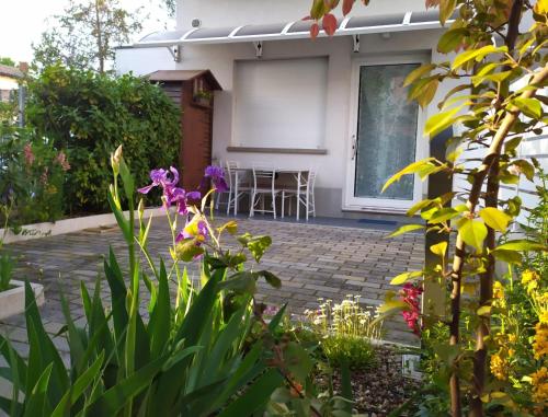 BHH BOLOGNA HOLIDAY HOME private Garden Reserved Parking -wwwbolognaholidayhomecom- house garden parking photo 51