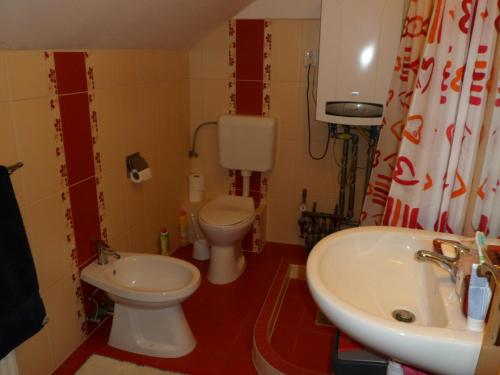Ванная комната в Gömbszivar Vendégház - 3 csillagos minősítéssel