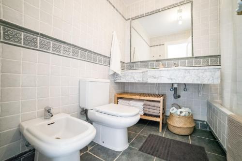 Koupelna v ubytování Cozy 2 Bedroom Apartment in Nueva Andalucia