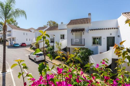 Cozy 2 Bedroom Apartment in Nueva Andalucia