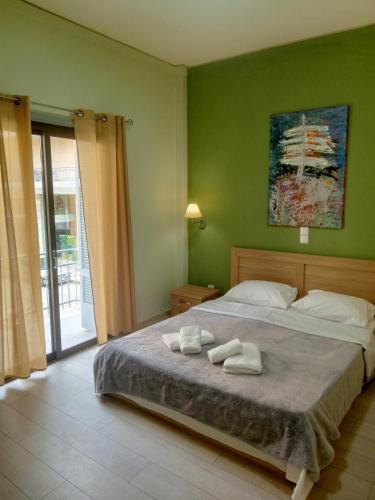 Koukaki-Acropolis roomy with a private veranda apt.