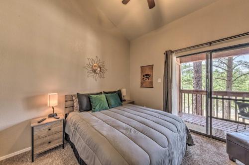 Кровать или кровати в номере Forested Ruidoso Condo with Deck and Fireplace!