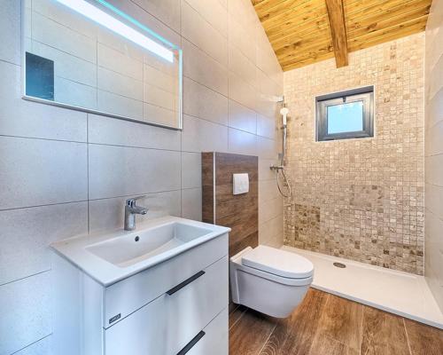 Bathroom sa Golden Haven Luxe Bungalow Resort