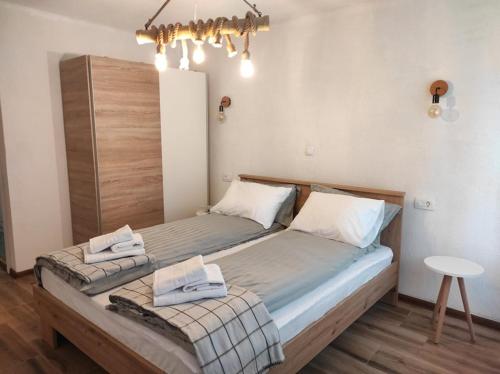 a bedroom with a bed with two towels on it at Casa al Tagas in Kruševo