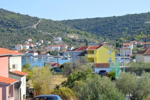 Lovely 2-Bed Apartment in Vinisce close to beach