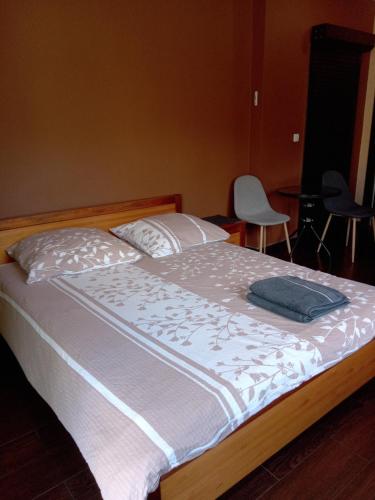 a bedroom with a large bed with white sheets and pillows at Pokoje Gościnne Monti in Kudowa-Zdrój
