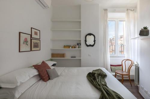 Ένα ή περισσότερα κρεβάτια σε δωμάτιο στο Amazing penthouse with terrace and rooftop in Trastevere