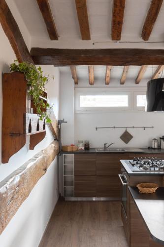 Η κουζίνα ή μικρή κουζίνα στο Amazing penthouse with terrace and rooftop in Trastevere