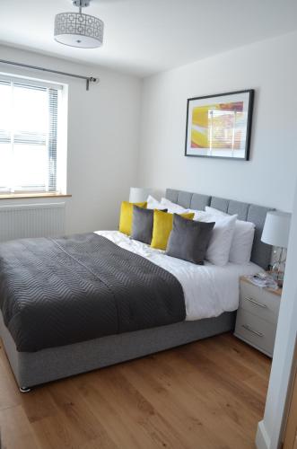 Ένα ή περισσότερα κρεβάτια σε δωμάτιο στο Deluxe and Modern Studio Apartment in Sydenham