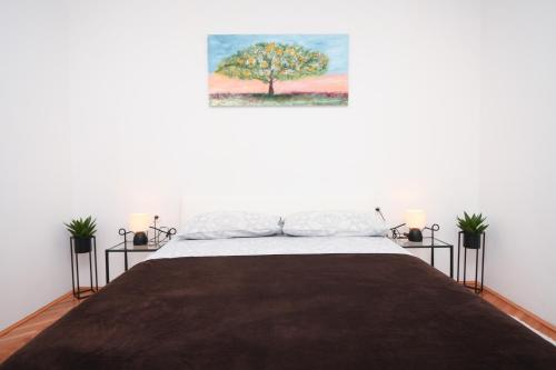 Posteľ alebo postele v izbe v ubytovaní Apartments Lidija - sea view apartment with exclusive right of using hot tub or split level apartment with exclusive right of using pool
