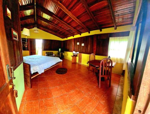 Ένα ή περισσότερα κρεβάτια σε δωμάτιο στο Los Gallitos Eco Lodge