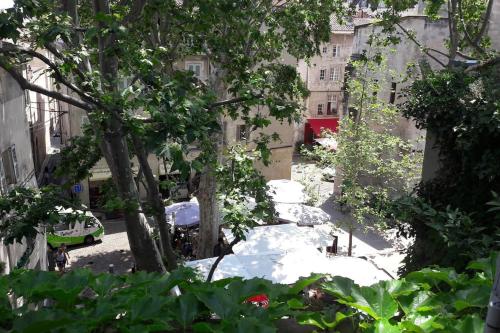 a view of a street with snow and buildings at RÉNOVÉ, vue SUR Palais des Papes, terrasse et WIFI TROISIEME ETAGE in Avignon