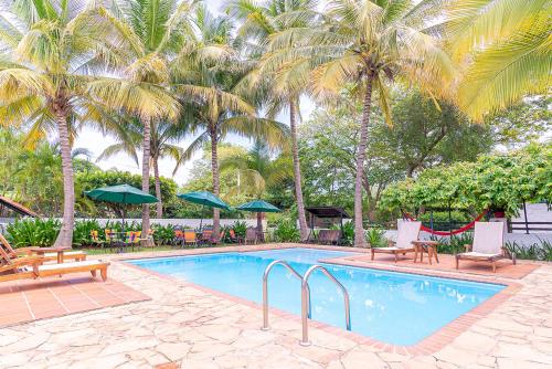 Bazén v ubytování Hotel Rancho Regis nebo v jeho okolí