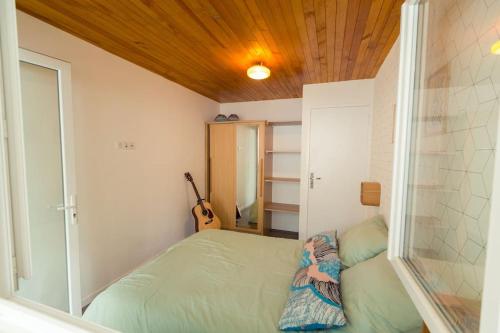 Postel nebo postele na pokoji v ubytování HOSSEGOR LE GARDEN lac et océan à pieds