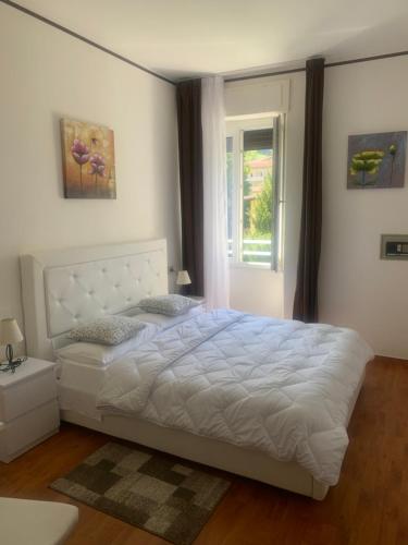 Un pat sau paturi într-o cameră la Albergo al lago
