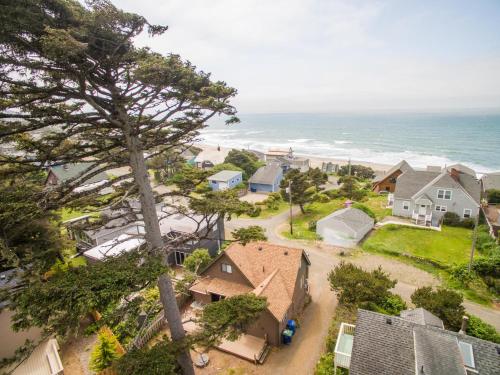 an aerial view of a house with the ocean at Coral Cottage in Depoe Bay