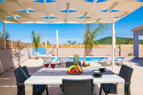 Gallery image of Villa En Elladi in Alikanas