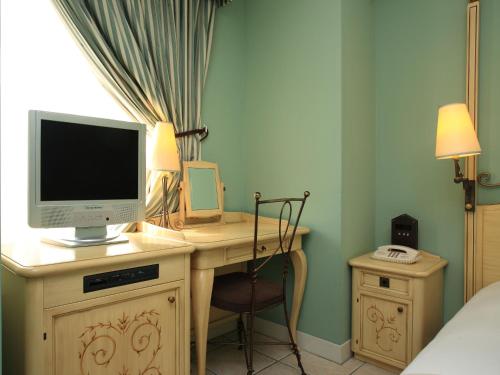 TV a/nebo společenská místnost v ubytování Hotel Monterey Lasoeur Ginza