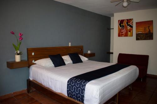 Postel nebo postele na pokoji v ubytování Hotel Casa Blanca