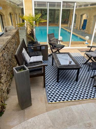 Πισίνα στο ή κοντά στο Villa & Spa dans le Périgord