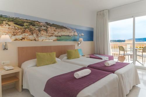 Coral Beach by LLUM