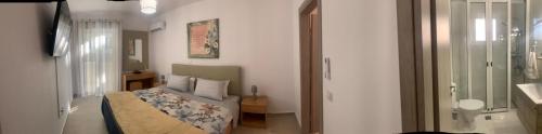 Ένα ή περισσότερα κρεβάτια σε δωμάτιο στο KOS SUITE HOME