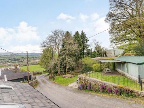 an empty road with a house and a garden at The Hayloft in Whaley Bridge