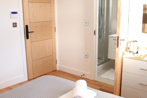 A bathroom at Exclusive Ensuite Double Room