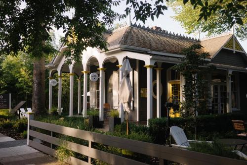 a house with a fence in front of it at Brannan Cottage Inn in Calistoga