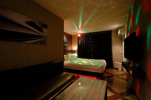 a small room with a bed and a table at 555 MOTEL GOTEMBA in Gotemba