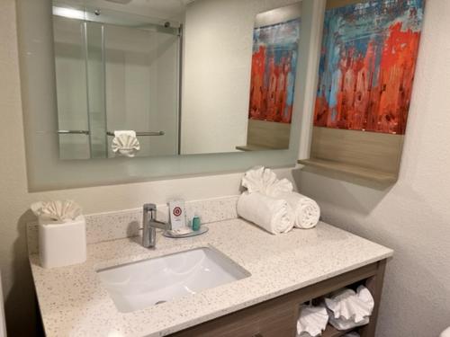 MainStay Suites Horsham - Philadelphia tesisinde bir banyo