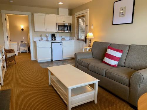 a living room with a couch and a table at Lighthouse Inn in Cannon Beach