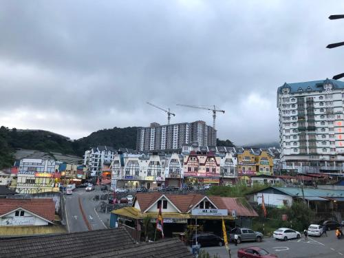 a city with buildings and cars on a street at Hotel Chua Gin in Cameron Highlands