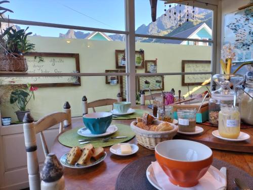 a table with bread and bowls on top of it at Case Nyala in Cilaos