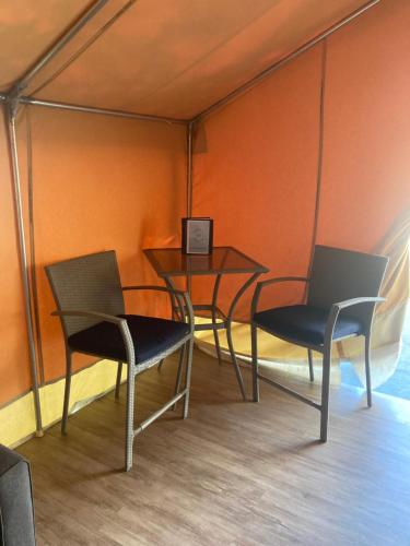 two chairs and a table in a tent at Pacific Dunes Resort in Copalis Beach