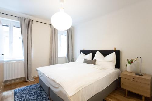 Chic 1-Bed Apt by Canal Walk to Historic Centre