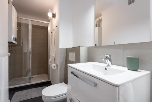 Chic 1-Bed Apt by Canal Walk to Historic Centre