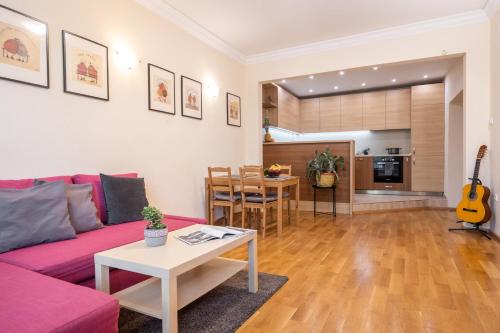 Spacious 2-Bedroom Apartment - Ideal for Families & Groups - City Center