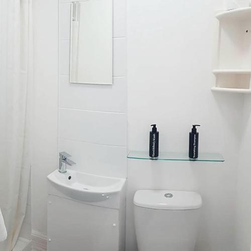 Un baño de Annabelle Rooms