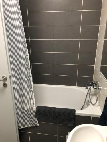 Bilik mandi di Šamorín Modern Apartmens private parking - air conditioning