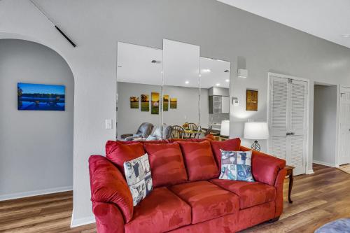 Χώρος καθιστικού στο Fairway Heights condo