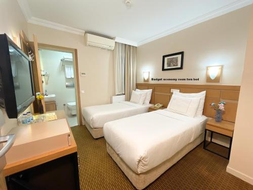 A bed or beds in a room at Sude Konak