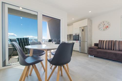 Sea View Apartment Leana