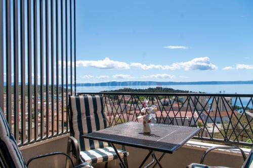 Sea View Apartment Leana